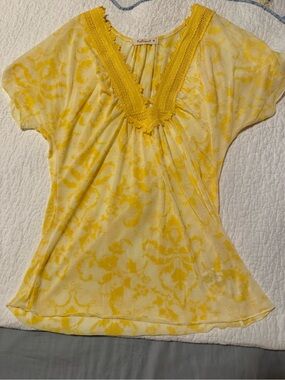 Testament Yellow Lace-Trim V-Neck Blouse